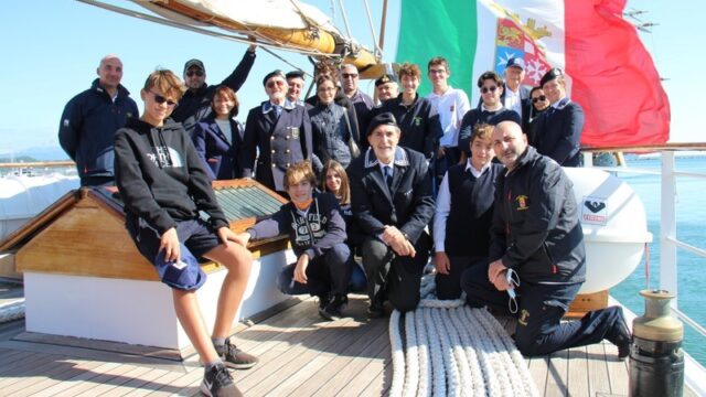 I ragazzi di “Giov-ANMI 2021” a bordo di Nave Italia